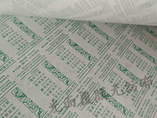 采用光面覆膜无纺布生产包装袋具有哪些优势？